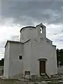 The entrance with an altar fence