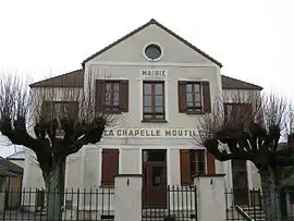 The town hall in La Chapelle-Moutils