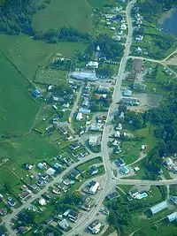 Route 232 runs through Lac-des-Aigles.