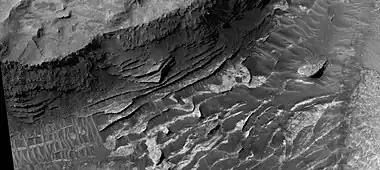 Layers some with overhang.  This image was named HiRISE picture of the day