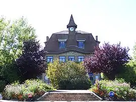 The town hall in Les Clayes-sous-Bois