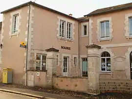 The town hall in Luant