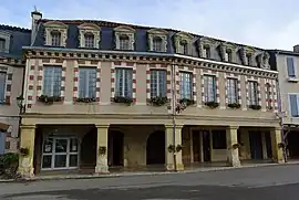 The town hall in Lupiac