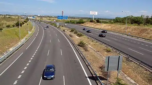 The M-40 autopista is one of the beltways serving Madrid. It is one of the few non-toll autopistas of significant length