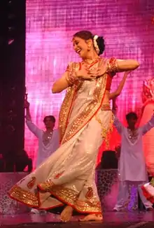 Dixit dancing for Dola Re