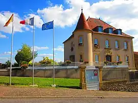 The town hall in Anzeling