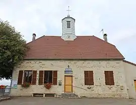 The town hall in Bretenières