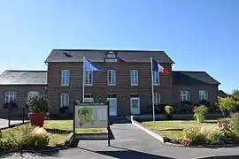 The town hall in Étalleville