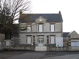 The town hall in Fresnay-l'Évêque