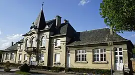 The town hall in Loivre