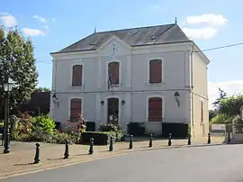 The town hall in Dun-le-Poëlier