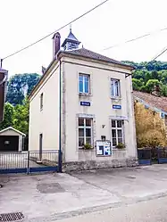 The town hall in Guillon-les-Bains