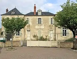 The town hall in Montillot