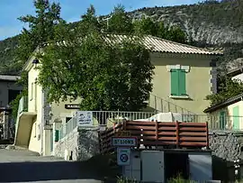 The town hall in Saint-Lions