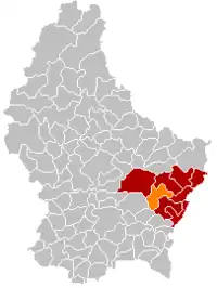 Map of Luxembourg with Betzdorf highlighted in orange, and the canton in dark red