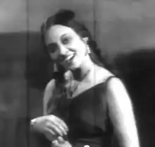 Meenakshi Shirodkar wearing swimsuit in Bramhachari (1938)