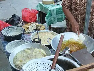 Frying bakwan