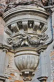 Hôtel de Molinier: sculpted decoration in the courtyard.