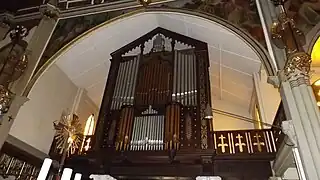 Organ in the right transept