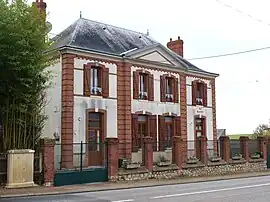 The town hall in Moulon