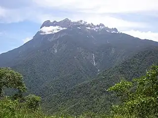 19. Gunung Kinabalu is the apex of Borneo.