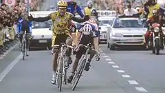 Gianni Bugno beats Johan Museeuw to the line.