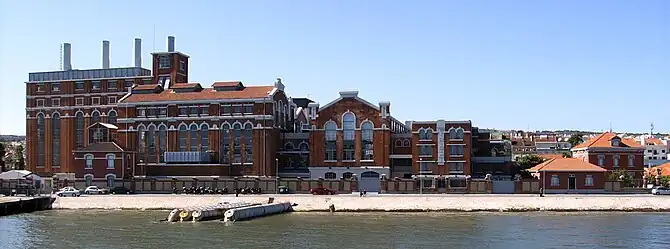 Tejo Power Station seen from the Tagus River (Rio Tejo) in 2009, before the construction of the MAAT.