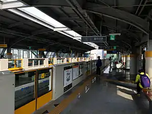 Half-height platform screen doors in Daegu Subway Line 3 Namsan Station