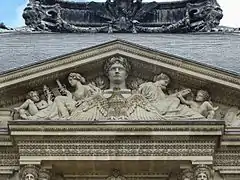 Pediment, Pavillon Sully