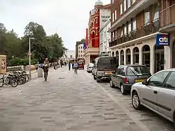 Streetscape in which all modes of travel (pedestrians, cyclists, and motorists) share the road