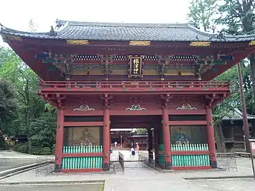 front view of the rōmon