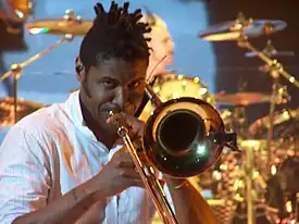 Gabrial McNair performing on Summer Tour 2009