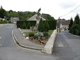 The monument to the dead of Noyant-et-Aconin