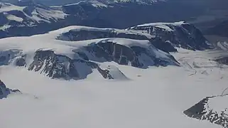 Aerial view: Nunavik and the blanket glacier covering a large part of the northern chain of the central mountain range, north of Auvarrssuaq valley.