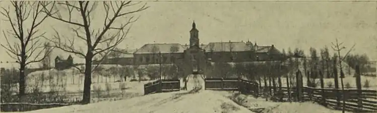 Castle entrance seen from the outside of the castle