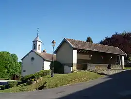 The wash house and town hall in Oppenans