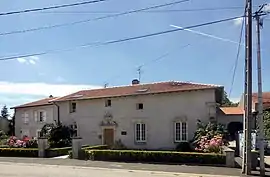 The town hall in Ormes-et-Ville