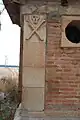 Detailed view of the first pillar of the ossuary: "TV QVE ME MIRAS A MI TAN TRISTE MORTAL Y FEO COMO TV TE VES ME VI TE VERAS COMO ME VEO"