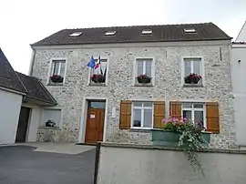 The town hall in Péroy-les-Gombries