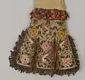 Pair of gloves with early bobbin lace