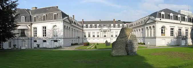 The courtyard seen from Egmont Park