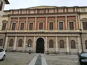 The central part of the facade.