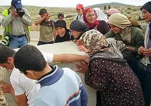 Palestinians removing roadblock