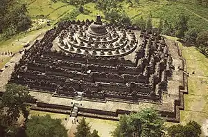 Image 688th century Borobudur Buddhist monument, Sailendra dynasty, is the largest Buddhist temple in the world. (from History of Indonesia)