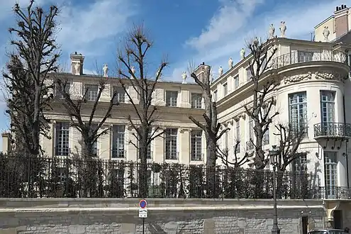 Garden façades viewed from the riverbank