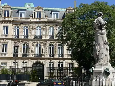 Neo-Renaissance hotel particulier on Place Saint-Georges by Édouard Renaud (1841)