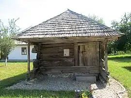 Traditional cellar in Hârtiești