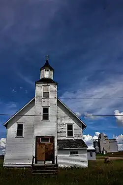 Church and grain elevator in Plato