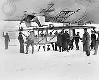 An RRG Prüfling glider attached to USS Los Angeles for carriage and drop tests.