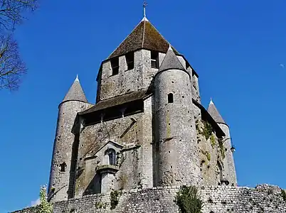 The Caesar Tower in Provins (beginning of 12th century), an octagonal donjon or tower surrounded by a "shell keep", or lower wall (early 12th century)